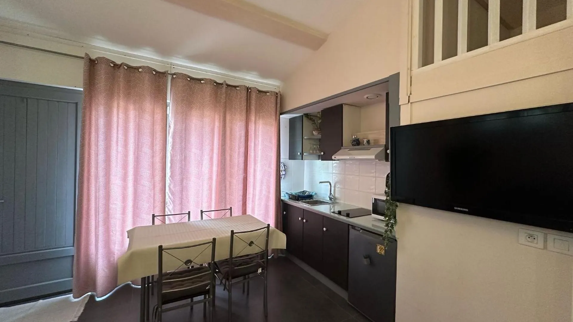 Studio neuf et agréable, Le Bar-sur-Loup Appartement